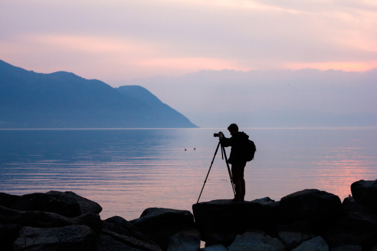 8 Pro Tips for Shooting Perfect Photos in Low Light — Equipment|750x500